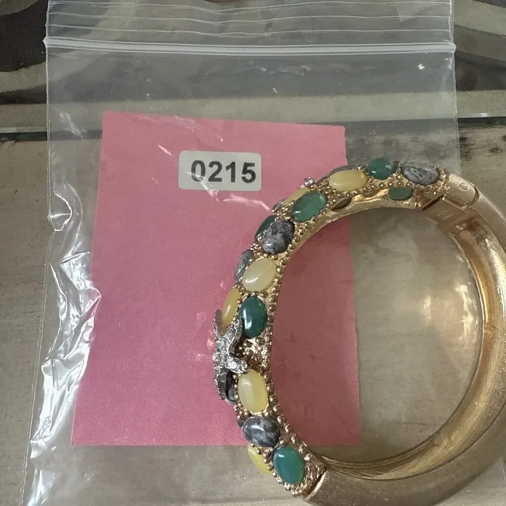 Vintage Cabi Cuff Bracelet Hinged Rhinestone Starfish Colorful Stones Gold Tone - Picture 10 of 10